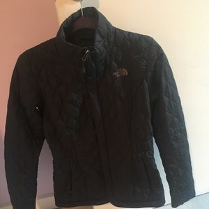 Black Quilted North Face Jacket - SIZE S